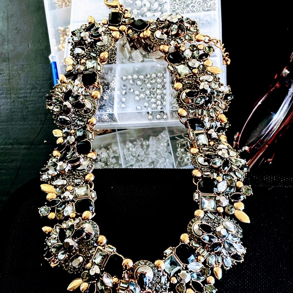 Luxurious Gold and Black Gemstone Necklace